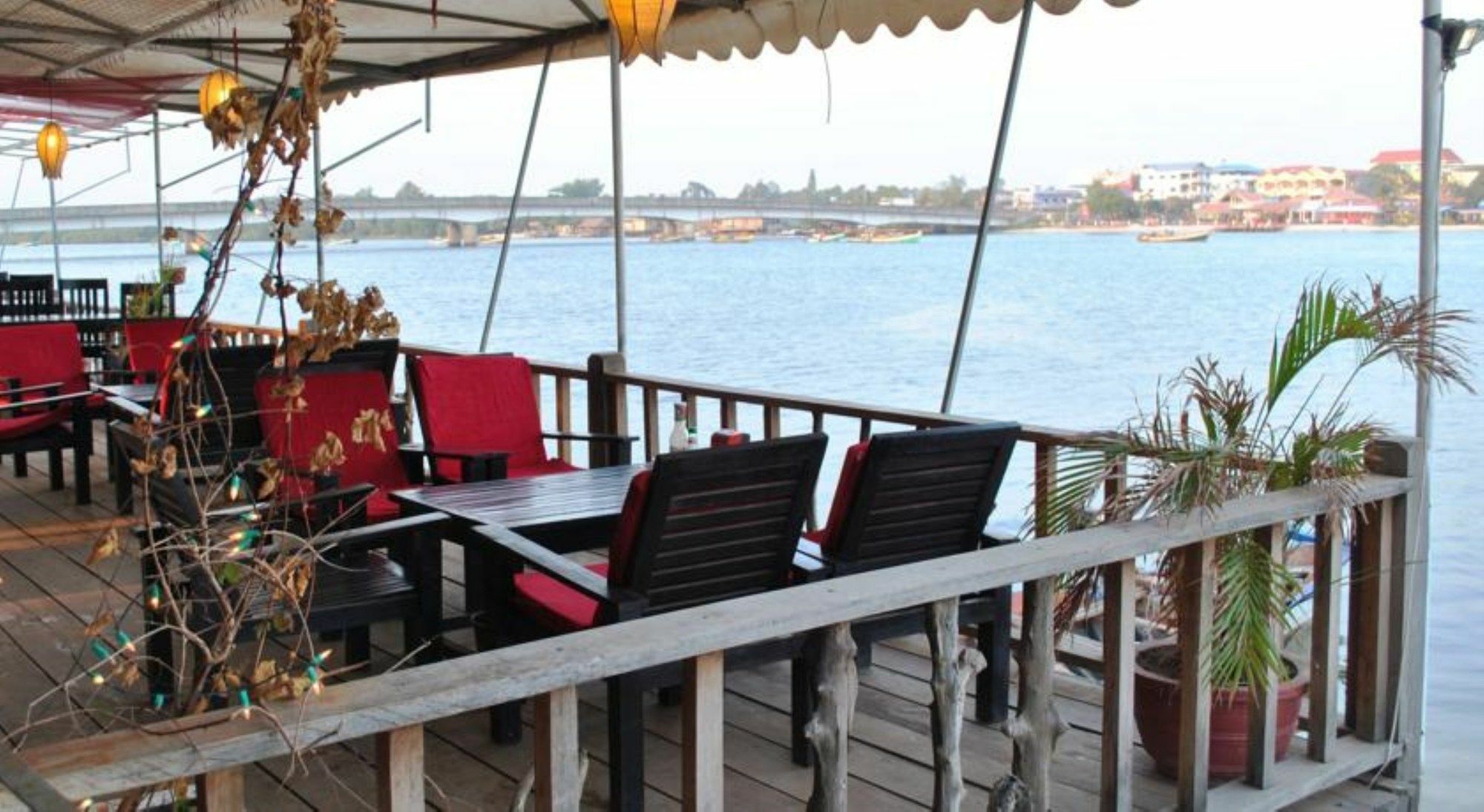 The River Lodge Kampot Eksteriør bilde